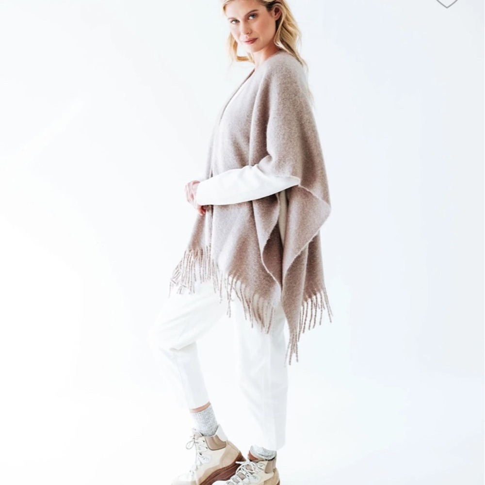 Solid Boucle Ruana one size - Picture 3 of 7